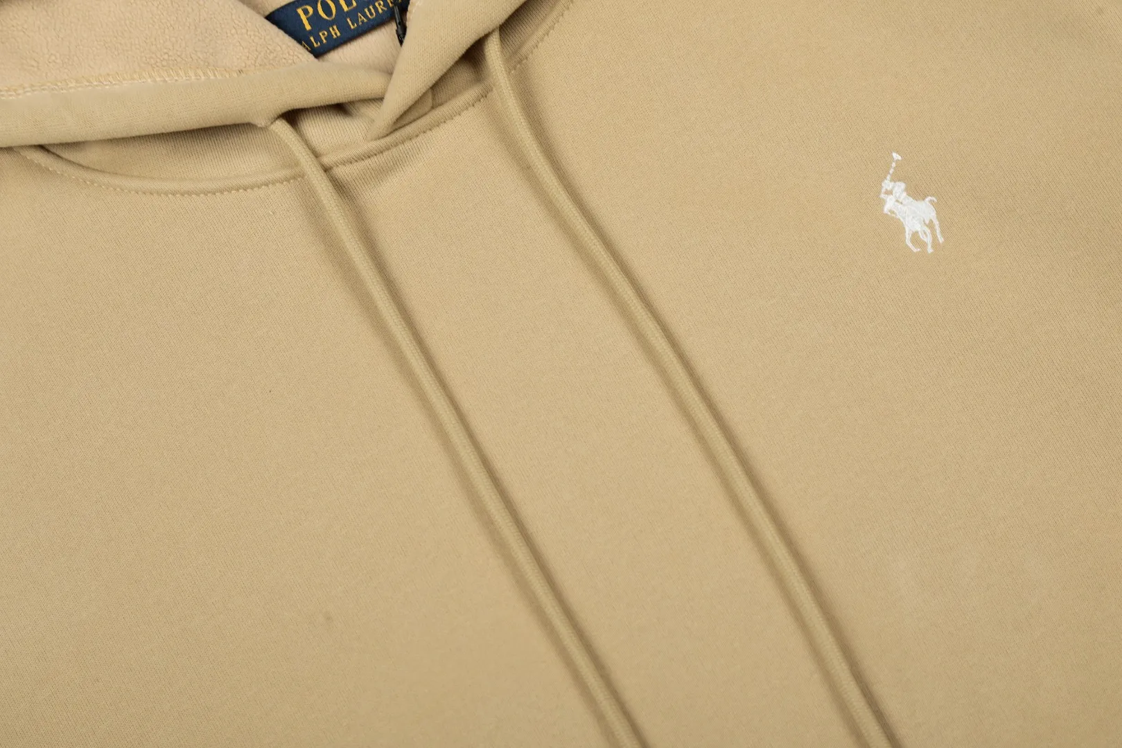 P250 Top quality" Style number: T5007# [Ralph Lauren solid color pony embroidered logo thickened velvet hooded sweatshirt] ✅Ralph Lauren classic basic versatile unisex autumn and winter velvet thickened hooded sweatshirt ✅Pure cotton high-gram velvet thickened fabric The upper body is comfortable and warm ✅The version is restored to the original version The maximum size can be worn up to 180 pounds Loose, comfortable and stress-free ✅The upper body is simple and easy to wear ootd must-have. Good-looking clothes are never picky. A must-have in couples’ wardrobes. Size: S-XL. Color: Black, Gray, Navy Khaki.